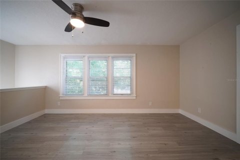 House in Saint Petersburg, Florida 4 bedrooms, 141.21 sq.m. № 1880469 - photo 8