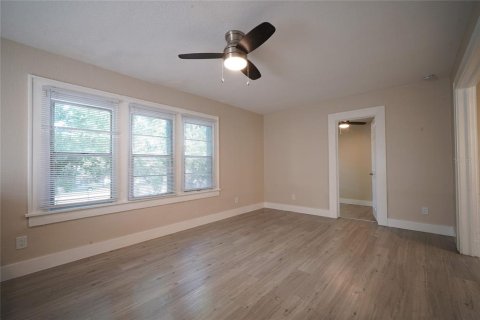 House in Saint Petersburg, Florida 4 bedrooms, 141.21 sq.m. № 1880469 - photo 2