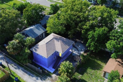 House in Saint Petersburg, Florida 4 bedrooms, 141.21 sq.m. № 1880469 - photo 1