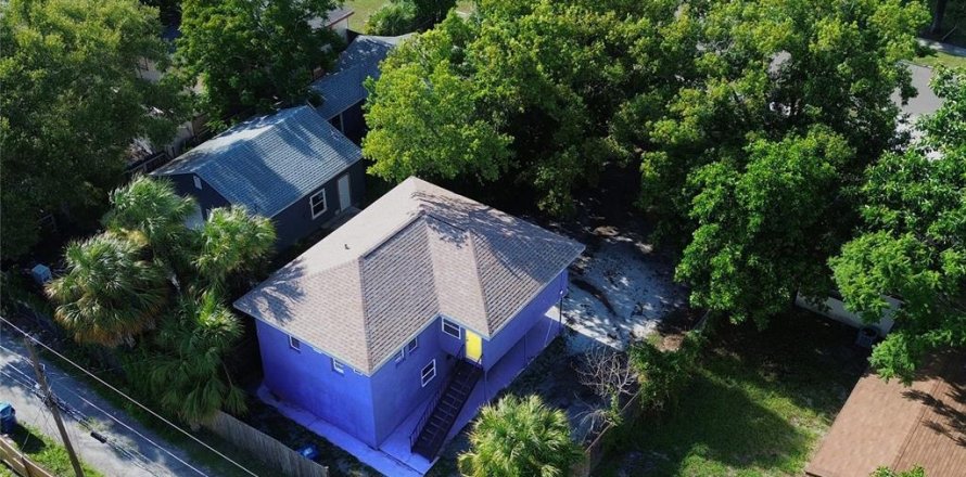 House in Saint Petersburg, Florida 4 bedrooms, 141.21 sq.m. № 1880469