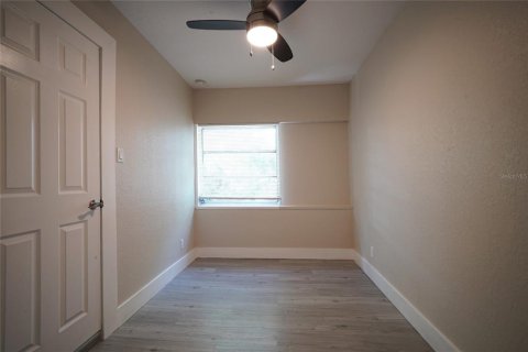 House in Saint Petersburg, Florida 4 bedrooms, 141.21 sq.m. № 1880469 - photo 15