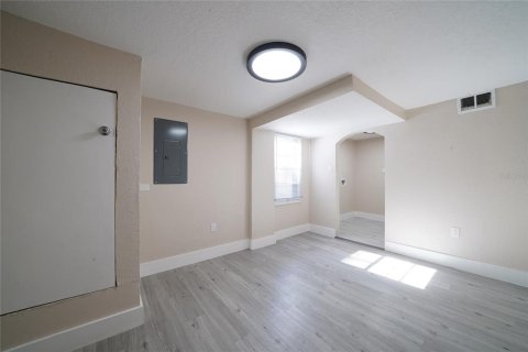 House in Saint Petersburg, Florida 4 bedrooms, 141.21 sq.m. № 1880469 - photo 12