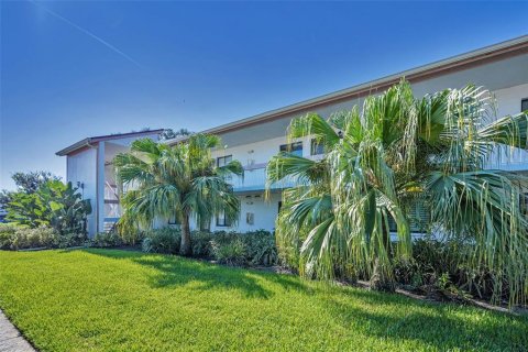 Купить кондоминиум в Олдсмар, Флорида 5 комнат, 106.93м2, № 1911837 - фото 6