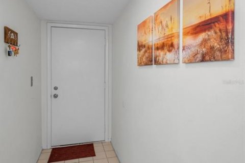 Купить кондоминиум в Олдсмар, Флорида 5 комнат, 106.93м2, № 1911837 - фото 9