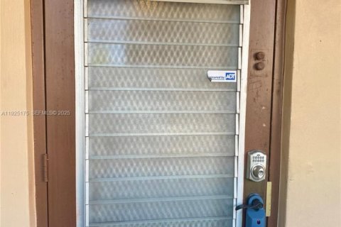 Condominio en venta en Sunrise, Florida, 2 dormitorios, 78.97 m2 № 1985728 - foto 2