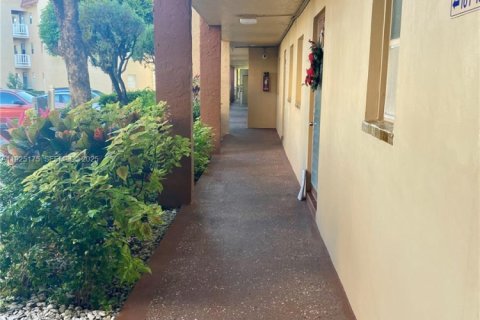 Condominio en venta en Sunrise, Florida, 2 dormitorios, 78.97 m2 № 1985728 - foto 29