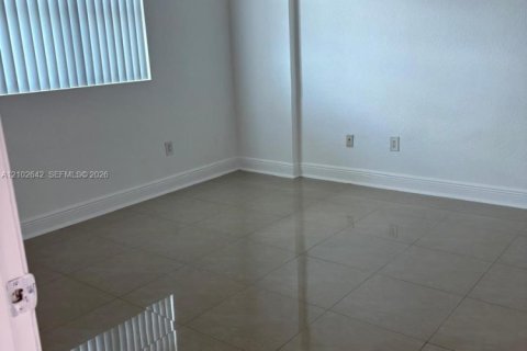 Copropriété à louer à North Miami, Floride: 3 chambres, 169.27 m2 № 2407444 - photo 5