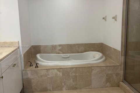 Copropriété à louer à North Miami, Floride: 3 chambres, 169.27 m2 № 2407444 - photo 10