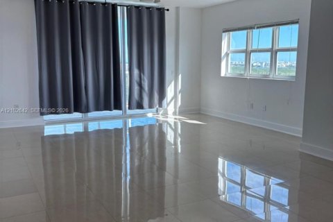 Copropriété à louer à North Miami, Floride: 3 chambres, 169.27 m2 № 2407444 - photo 2