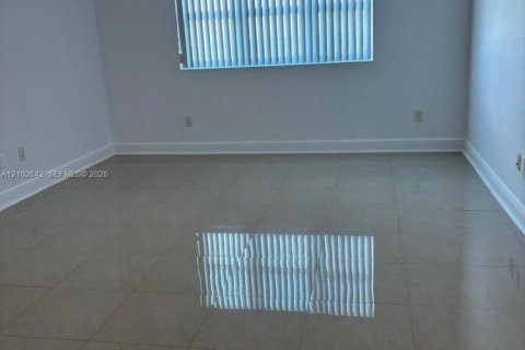 Copropriété à louer à North Miami, Floride: 3 chambres, 169.27 m2 № 2407444 - photo 9