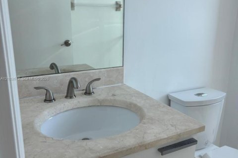 Copropriété à louer à North Miami, Floride: 3 chambres, 169.27 m2 № 2407444 - photo 8