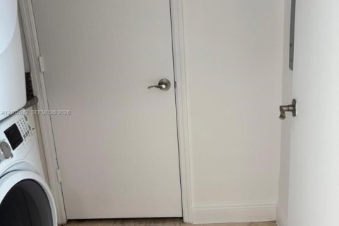 Copropriété à louer à North Miami, Floride: 3 chambres, 169.27 m2 № 2407444 - photo 3