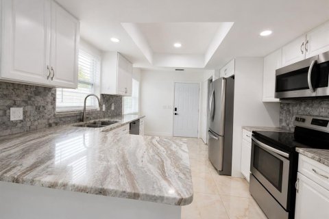 Villa ou maison à vendre à Tampa, Floride: 4 chambres, 138.98 m2 № 2329234 - photo 8