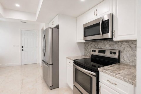 Villa ou maison à vendre à Tampa, Floride: 4 chambres, 138.98 m2 № 2329234 - photo 7