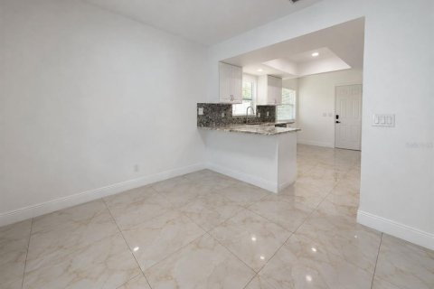 Villa ou maison à vendre à Tampa, Floride: 4 chambres, 138.98 m2 № 2329234 - photo 5
