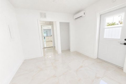 Villa ou maison à vendre à Tampa, Floride: 4 chambres, 138.98 m2 № 2329234 - photo 14