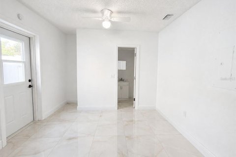Villa ou maison à vendre à Tampa, Floride: 4 chambres, 138.98 m2 № 2329234 - photo 18