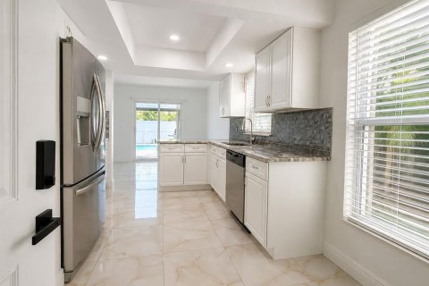 Villa ou maison à vendre à Tampa, Floride: 4 chambres, 138.98 m2 № 2329234 - photo 9