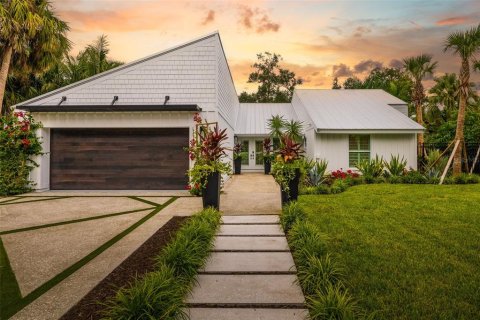 House in Sarasota, Florida 4 bedrooms, 223.8 sq.m. № 2119763