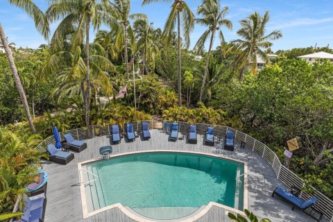 House in Islamorada, Village of Islands, Florida 7 bedrooms, 431.35 sq.m. № 777315 - photo 1