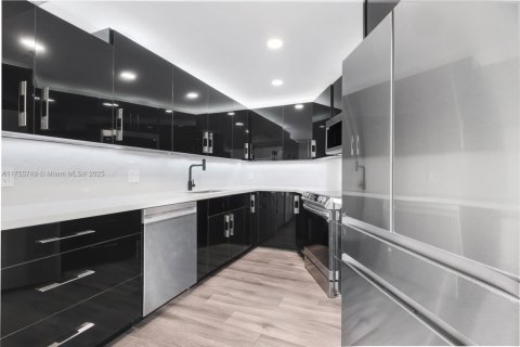 Condo in Riviera Beach, Florida, 2 bedrooms  № 1706121 - photo 8