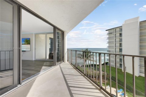 Condo in Riviera Beach, Florida, 2 bedrooms  № 1706121 - photo 25