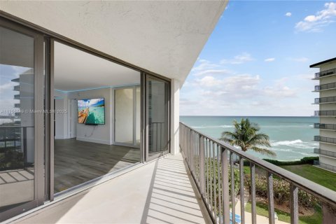 Condo in Riviera Beach, Florida, 2 bedrooms  № 1706121 - photo 24