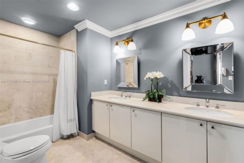 Condo in Bal Harbour, Florida, 4 bedrooms № 1985625 - photo 18