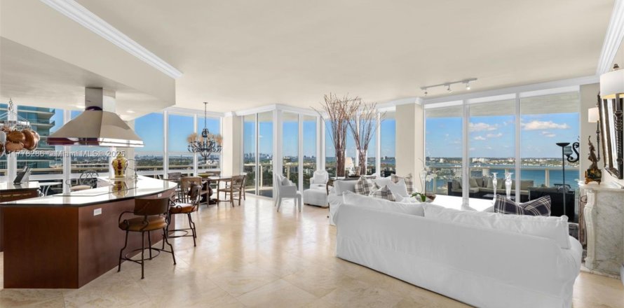 Condo in Bal Harbour, Florida, 4 bedrooms № 1985625