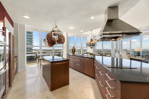 Condo in Bal Harbour, Florida, 4 bedrooms № 1985625 - photo 3