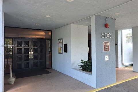 Снять в аренду кондоминиум в Уэст-Палм-Бич, Флорида 2 спальни, 89.19м2, № 1967167 - фото 4