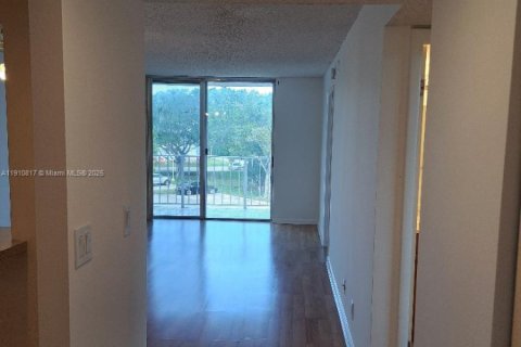 Снять в аренду кондоминиум в Уэст-Палм-Бич, Флорида 2 спальни, 89.19м2, № 1967167 - фото 8