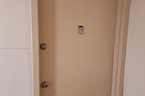 Снять в аренду кондоминиум в Уэст-Палм-Бич, Флорида 2 спальни, 89.19м2, № 1967167 - фото 7