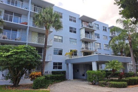 Снять в аренду кондоминиум в Уэст-Палм-Бич, Флорида 2 спальни, 89.19м2, № 1967167 - фото 2