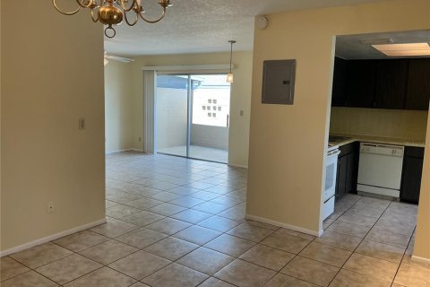 Condo in Casselberry, Florida, 2 bedrooms  № 1795849 - photo 6