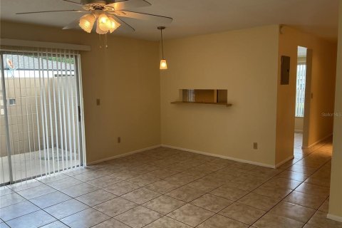 Condo in Casselberry, Florida, 2 bedrooms  № 1795849 - photo 9
