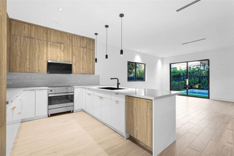 Купить таунхаус в Майами, Флорида 4 спальни, 179.12м2, № 2033468 - фото 8