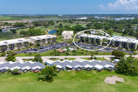 Condo in Bradenton, Florida, 2 bedrooms  № 2318356