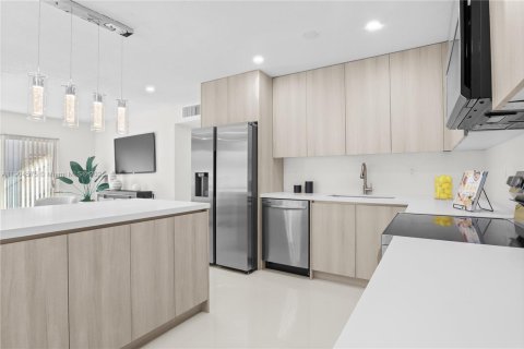 Купить виллу или дом в Холливуд, Флорида 4 спальни, 134.15м2, № 1965825 - фото 30