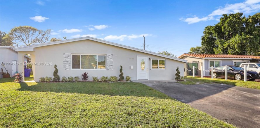 Дом в Холливуд, Флорида 4 спальни, 134.15м2 № 1965825