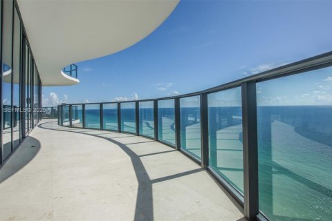 Снять в аренду кондоминиум в Санни-Айлс-Бич, Флорида 4 спальни, 463.77м2, № 1983760 - фото 27