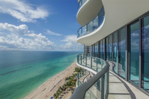 Снять в аренду кондоминиум в Санни-Айлс-Бич, Флорида 4 спальни, 463.77м2, № 1983760 - фото 3