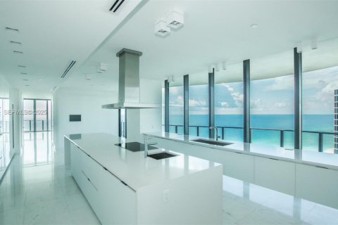 Снять в аренду кондоминиум в Санни-Айлс-Бич, Флорида 4 спальни, 463.77м2, № 1983760 - фото 25