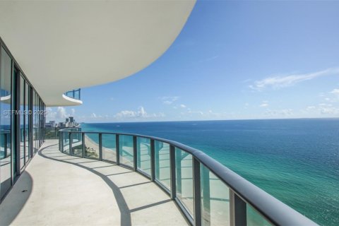 Снять в аренду кондоминиум в Санни-Айлс-Бич, Флорида 4 спальни, 463.77м2, № 1983760 - фото 26