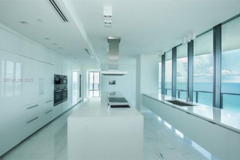 Снять в аренду кондоминиум в Санни-Айлс-Бич, Флорида 4 спальни, 463.77м2, № 1983760 - фото 23