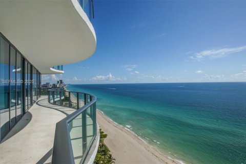 Кондоминиум с 4 спальнями в Санни-Айлс-Бич, Флорида № 1983760