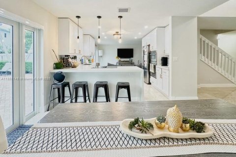 Снять в аренду виллу или дом в Майами, Флорида 4 спальни, 268.02м2, № 1942082 - фото 8