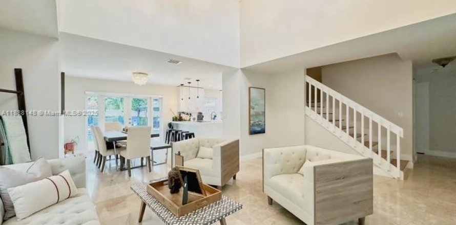 Дом в Майами, Флорида 4 спальни, 268.02м2 № 1942082