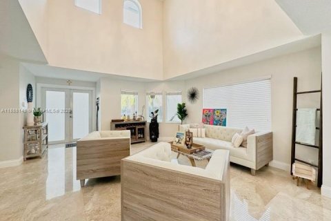 Снять в аренду виллу или дом в Майами, Флорида 4 спальни, 268.02м2, № 1942082 - фото 10