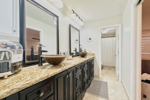 Снять в аренду виллу или дом в Майами, Флорида 4 спальни, 268.02м2, № 1942082 - фото 24